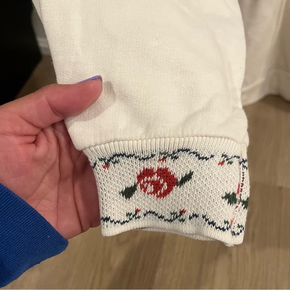 Ladies Size Medium Embroidered Crewneck With Beautiful Sleeve Stitching - Picture 4 of 4